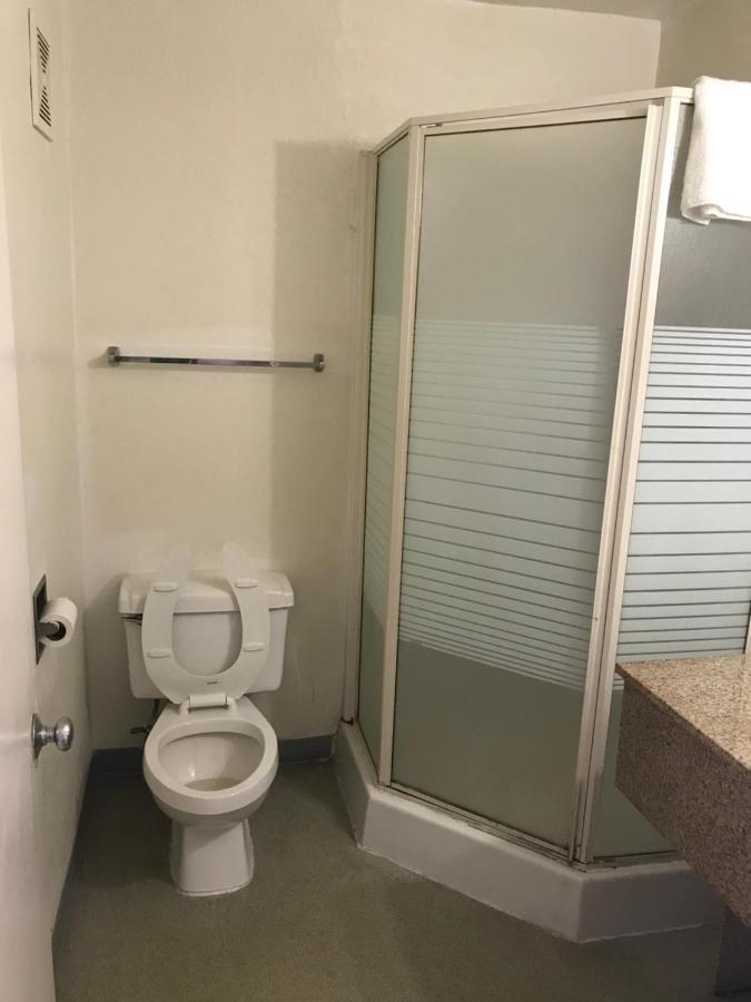 Travel Inn Greensboro Bagian luar foto