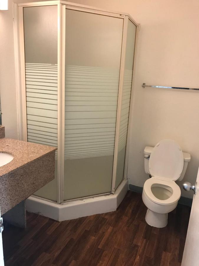 Travel Inn Greensboro Bagian luar foto